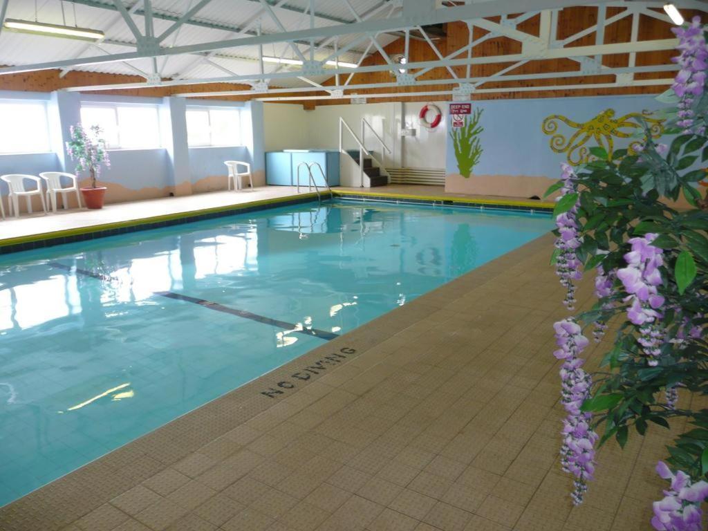 No. 9 Villa Суонзи Екстериор снимка